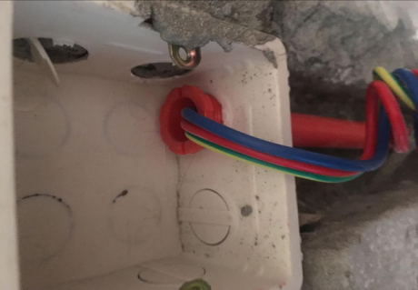 強電走天 ，弱點走地